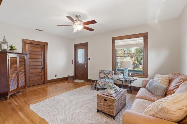 2720 Portola Way, Sacramento, CA 95818