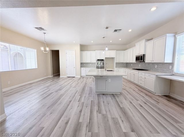 6892 April Wind Avenue, Las Vegas, NV 89131