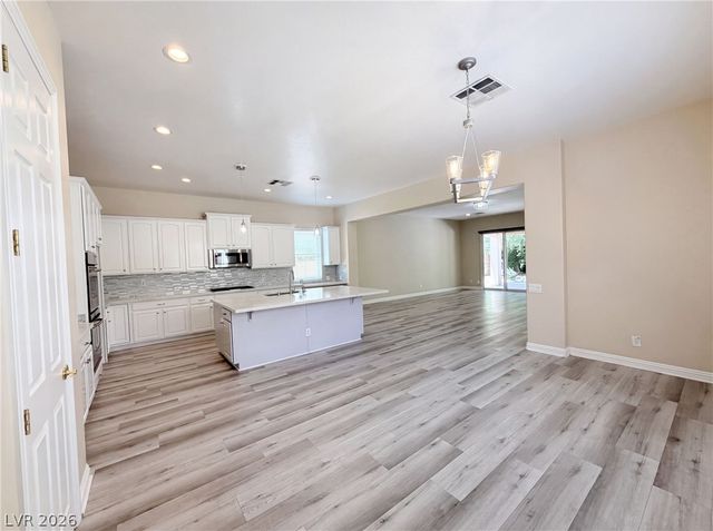 6892 April Wind Avenue, Las Vegas, NV 89131