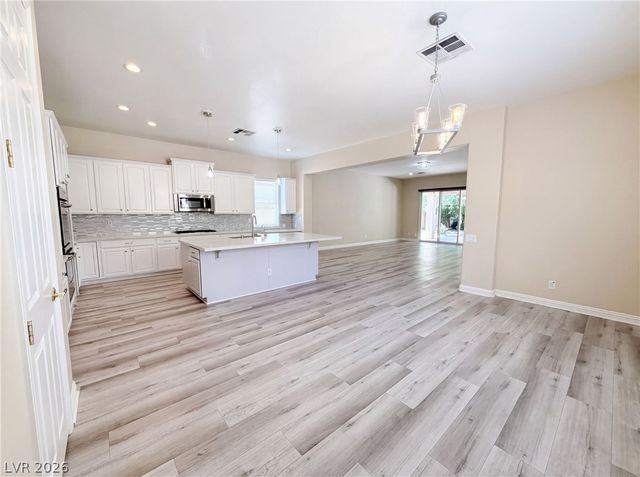 6892 April Wind Avenue, Las Vegas, NV 89131