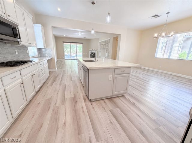 6892 April Wind Avenue, Las Vegas, NV 89131