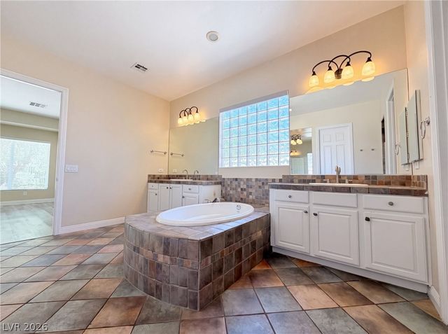 6892 April Wind Avenue, Las Vegas, NV 89131
