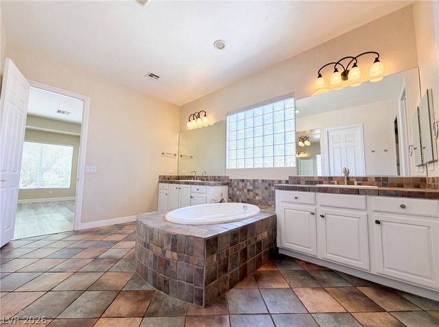 6892 April Wind Avenue, Las Vegas, NV 89131