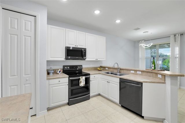 1370 Mariposa CIR 102, Naples, FL 34105