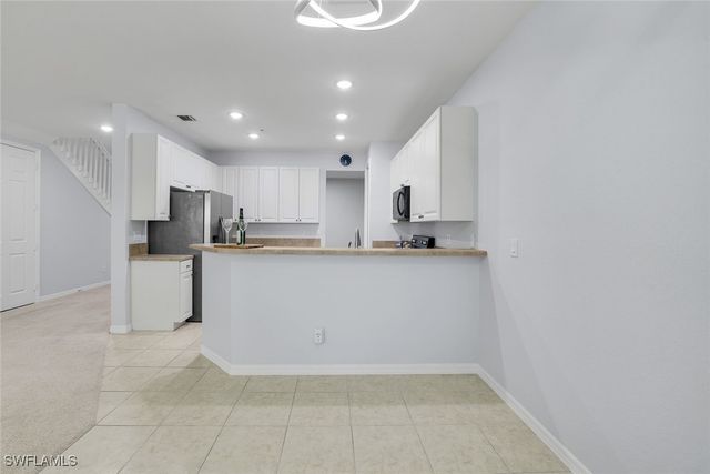 1370 Mariposa CIR 102, Naples, FL 34105