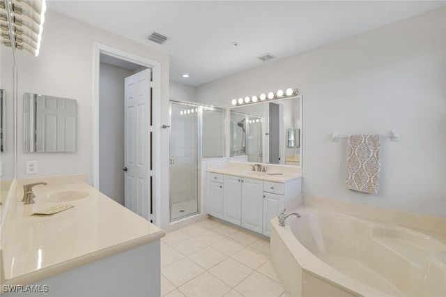 1370 Mariposa CIR 102, Naples, FL 34105