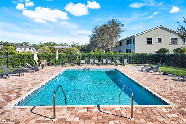 1370 Mariposa CIR 102, Naples, FL 34105