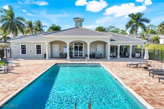 1370 Mariposa CIR 102, Naples, FL 34105