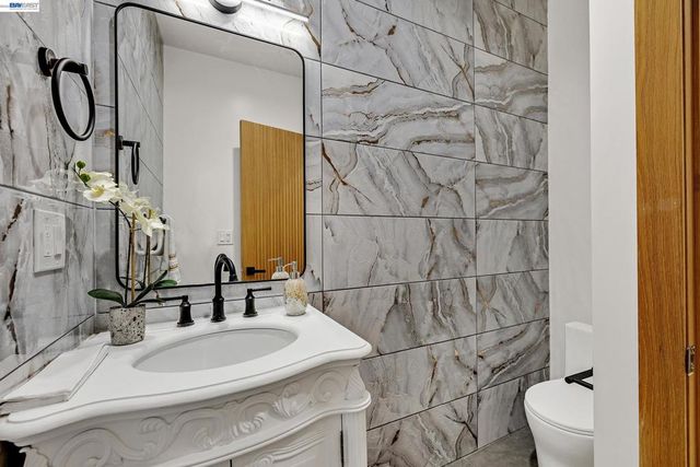 34914 Moina Shaiq Cmn, Fremont, CA 94555