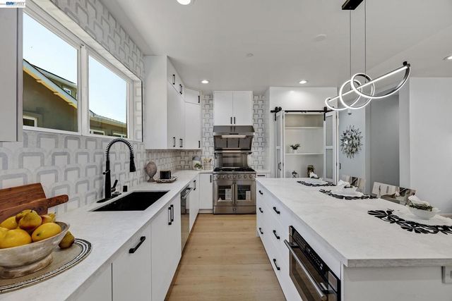 34914 Moina Shaiq Cmn, Fremont, CA 94555