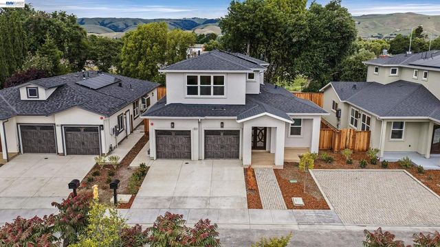34914 Moina Shaiq Cmn, Fremont, CA 94555