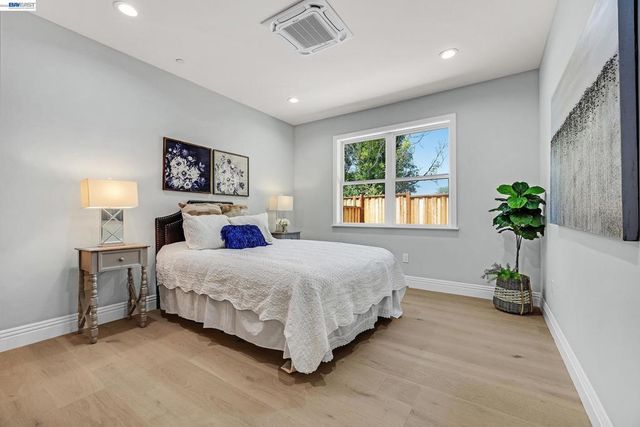 34914 Moina Shaiq Cmn, Fremont, CA 94555