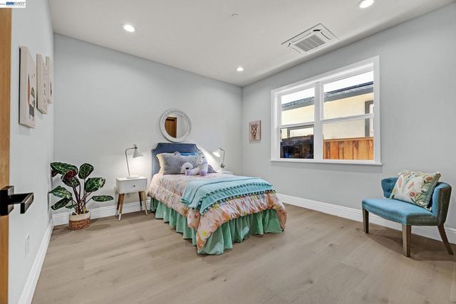 34914 Moina Shaiq Cmn, Fremont, CA 94555