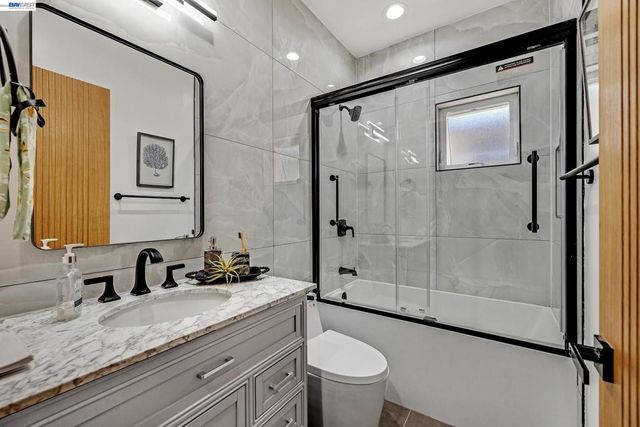 34914 Moina Shaiq Cmn, Fremont, CA 94555