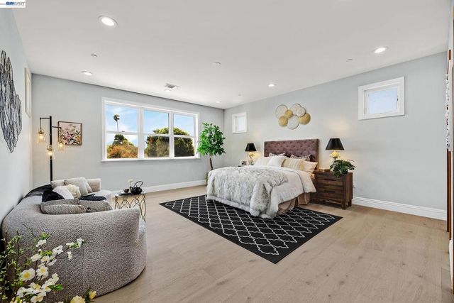 34914 Moina Shaiq Cmn, Fremont, CA 94555