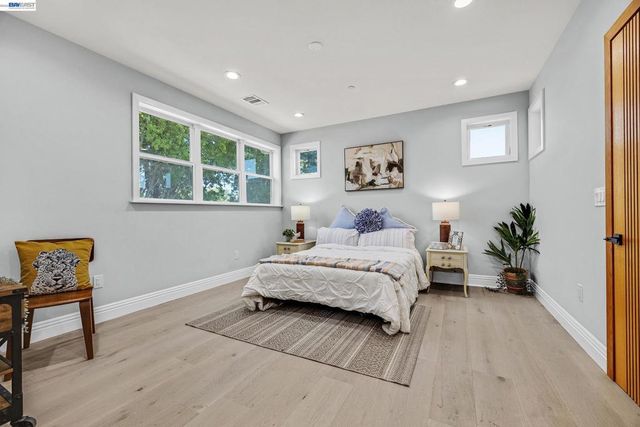34914 Moina Shaiq Cmn, Fremont, CA 94555