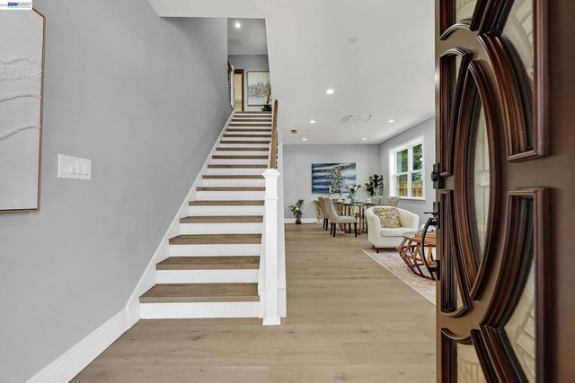 34914 Moina Shaiq Cmn, Fremont, CA 94555