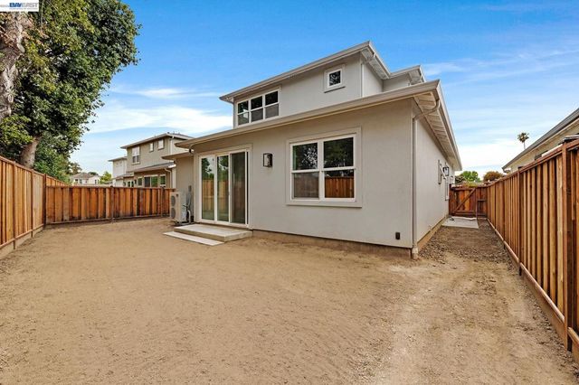 34914 Moina Shaiq Cmn, Fremont, CA 94555