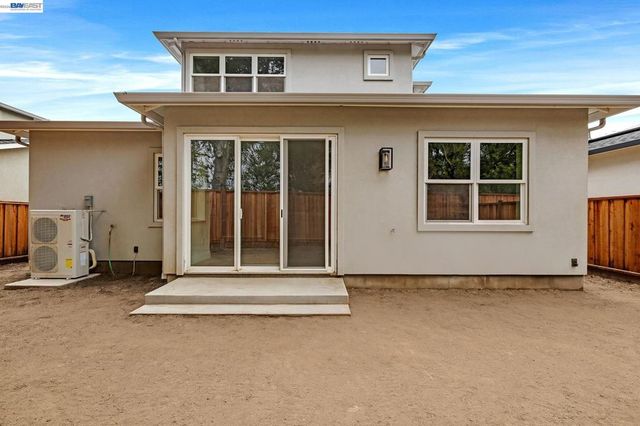 34914 Moina Shaiq Cmn, Fremont, CA 94555