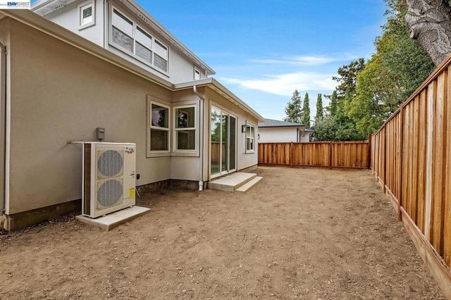 34914 Moina Shaiq Cmn, Fremont, CA 94555