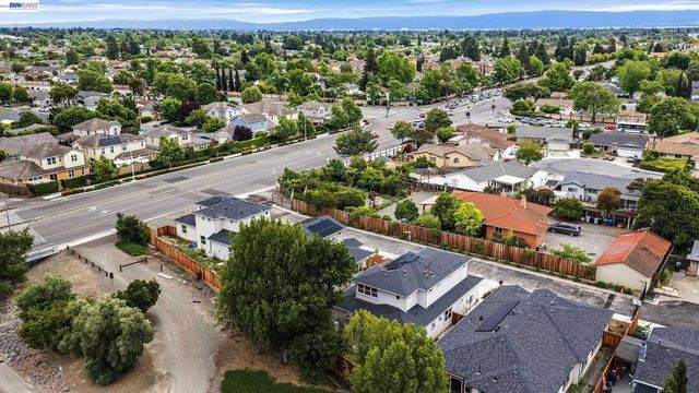 34914 Moina Shaiq Cmn, Fremont, CA 94555