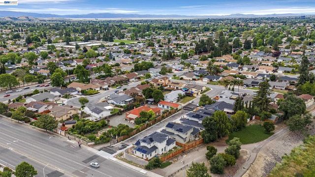 34914 Moina Shaiq Cmn, Fremont, CA 94555