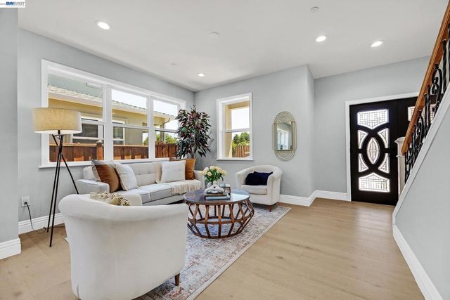 34914 Moina Shaiq Cmn, Fremont, CA 94555