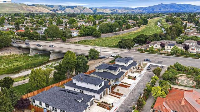 34914 Moina Shaiq Cmn, Fremont, CA 94555