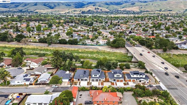 34914 Moina Shaiq Cmn, Fremont, CA 94555