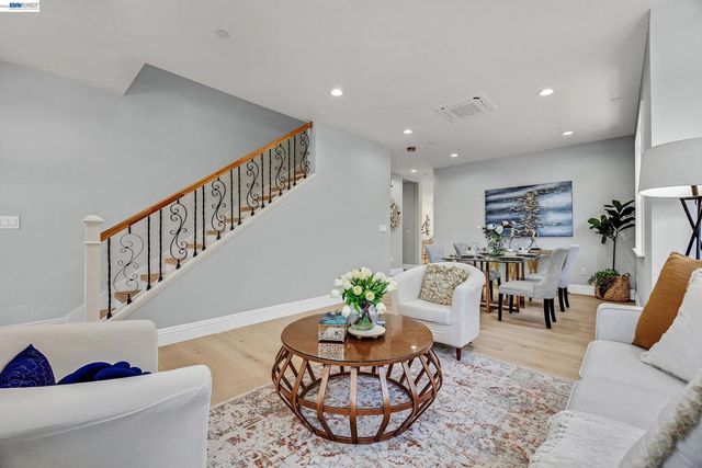 34914 Moina Shaiq Cmn, Fremont, CA 94555