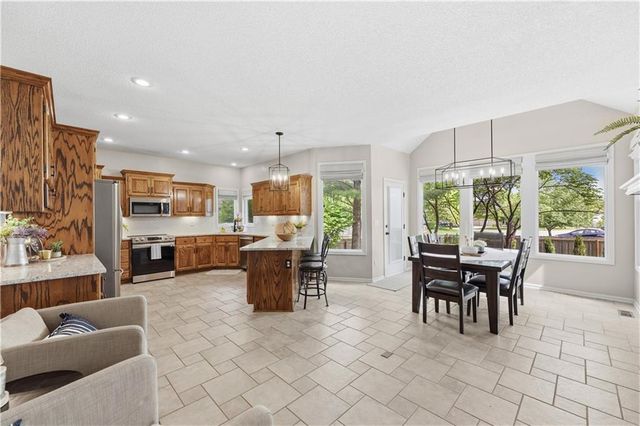 15964 W 160th Terrace, Olathe, KS 66062