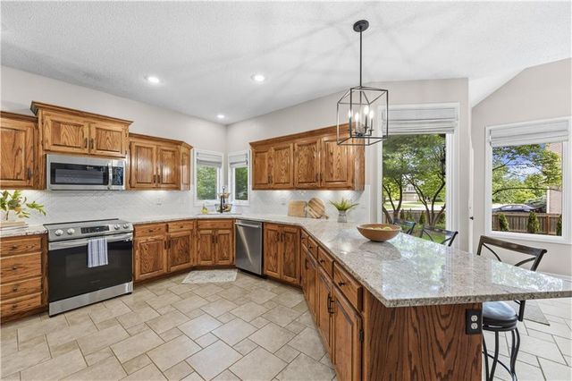15964 W 160th Terrace, Olathe, KS 66062