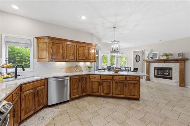 15964 W 160th Terrace, Olathe, KS 66062