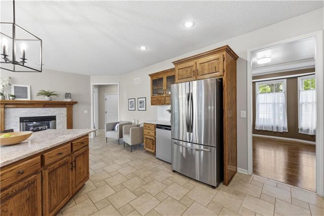 15964 W 160th Terrace, Olathe, KS 66062