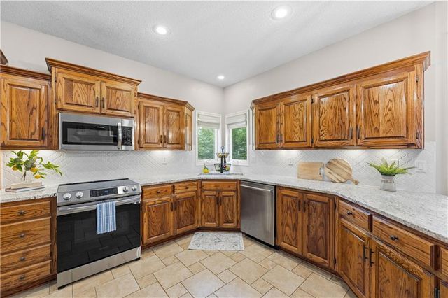 15964 W 160th Terrace, Olathe, KS 66062