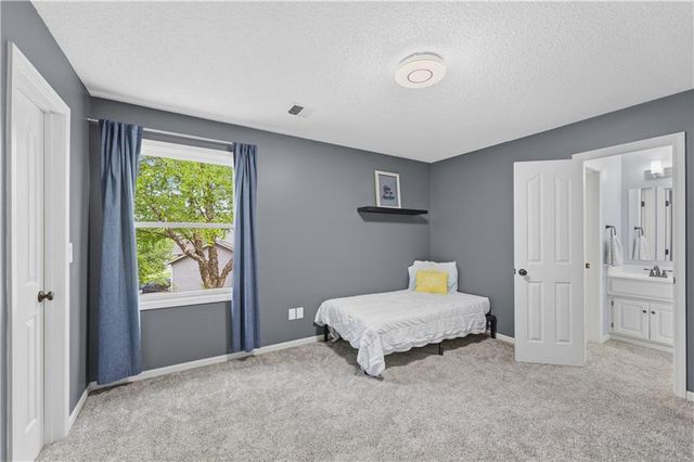 15964 W 160th Terrace, Olathe, KS 66062