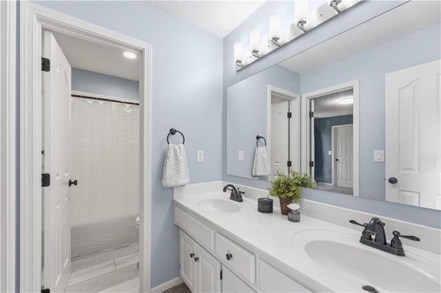 15964 W 160th Terrace, Olathe, KS 66062