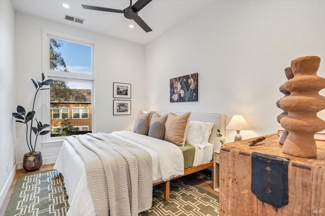 532 Grove St, Healdsburg, CA 95448