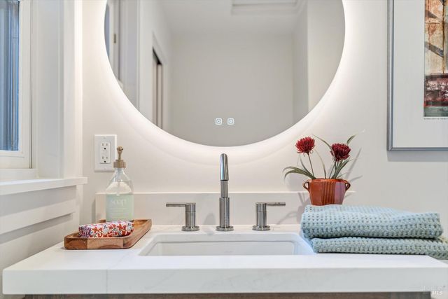 532 Grove St, Healdsburg, CA 95448