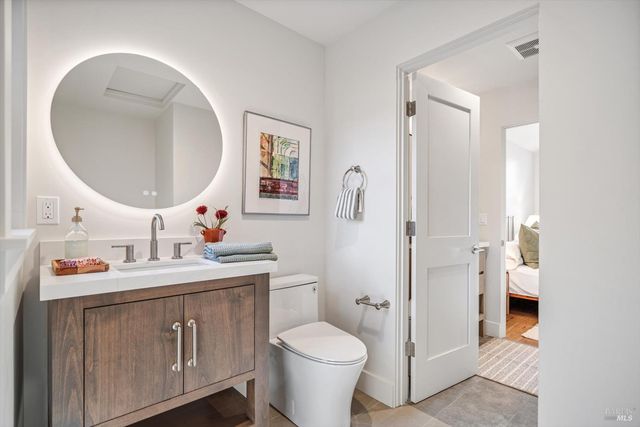 532 Grove St, Healdsburg, CA 95448