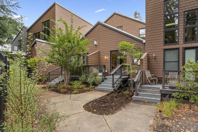 532 Grove St, Healdsburg, CA 95448