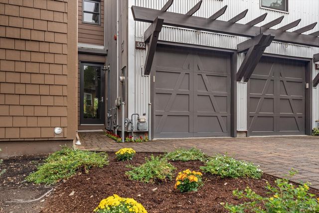 532 Grove St, Healdsburg, CA 95448