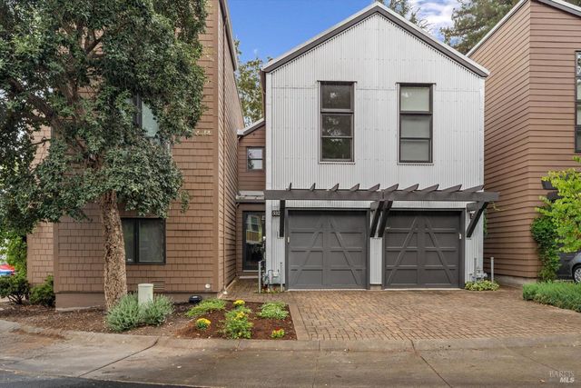 532 Grove St, Healdsburg, CA 95448