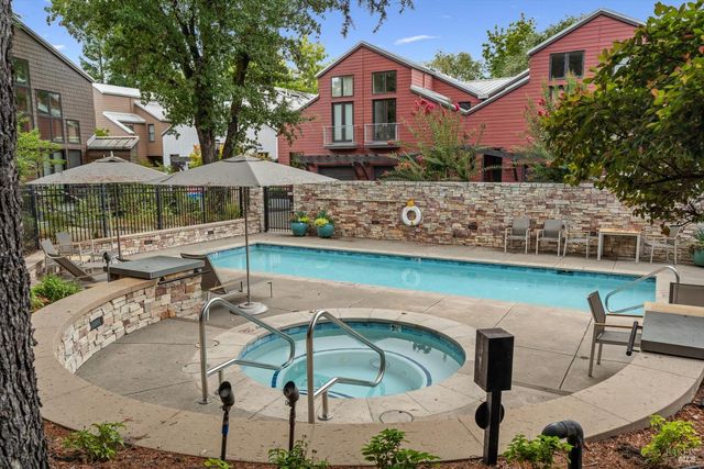 532 Grove St, Healdsburg, CA 95448