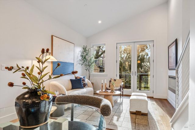 532 Grove St, Healdsburg, CA 95448