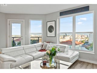 315 Nw UPTOWN Ter 2B, Portland, OR 97210