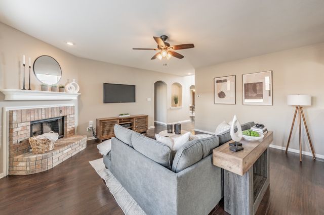 5545 Dunn Hill Drive, Fort Worth, TX 76137