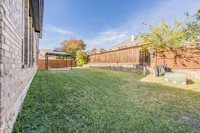 5545 Dunn Hill Drive, Fort Worth, TX 76137