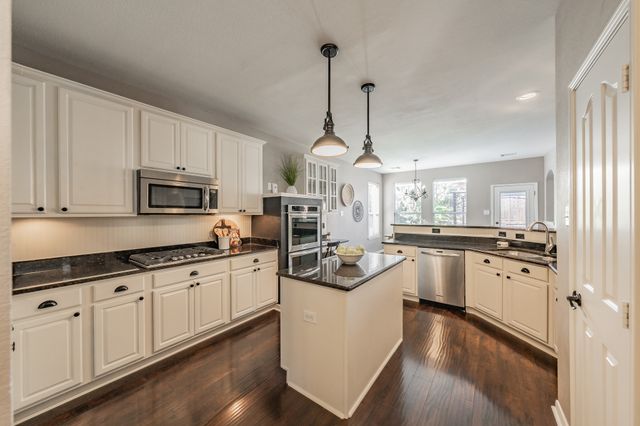 5545 Dunn Hill Drive, Fort Worth, TX 76137