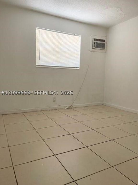 Image 10 of property listing at 1204 NE 5th Ave, Fort Lauderdale, FL 33304